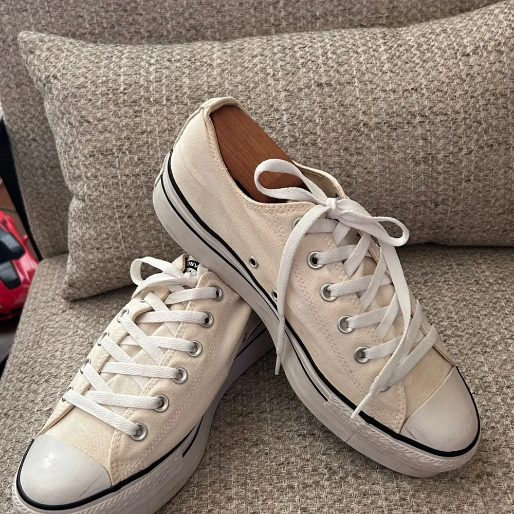 Classic Platform Canvas Sneakers in Cream - Picture 5 of 9
